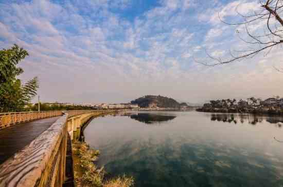 仙居县属于哪个市(仙居县有神仙居景区和淡竹原始森林等著名景区以及仙居八景等有名)