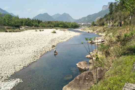 仙居县属于哪个市(仙居县有神仙居景区和淡竹原始森林等著名景区以及仙居八景等有名)