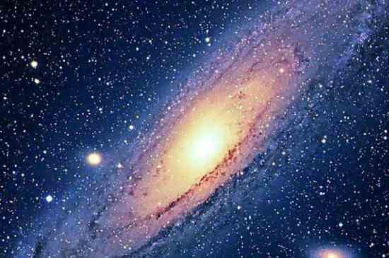 银河系有多少恒星（银河系大约有2000亿颗恒星,而且太阳也只是众多恒星中的一个）