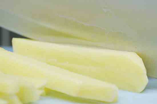 炸薯条的做法(炸薯条做法及步骤准备材料)