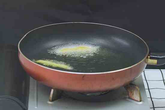 炸薯条的做法(炸薯条做法及步骤准备材料)