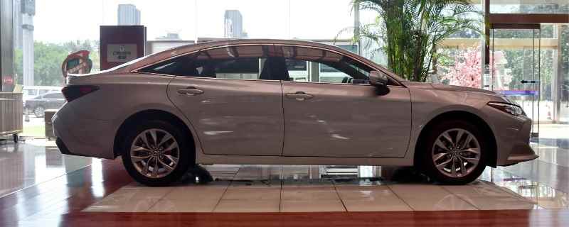 玻璃水标志是怎样的(玻璃水的标志是一个类似扇形玻璃喷洒的符号)