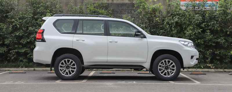 深度解析普拉多与兰德酷路泽有什么区别(兰德酷路泽价格相对更高,油耗更大)