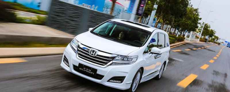 手动挡遇红灯5档怎么降