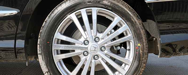 小车轮胎气压正常是多少合适