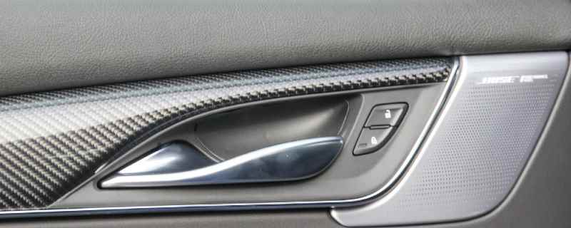 两个翅膀的车标是啥车