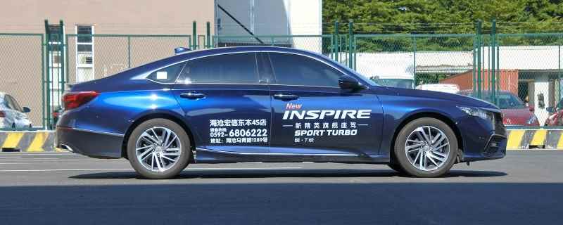 绿色牌照的车(悬挂绿色车牌的汽车是新能源汽车)