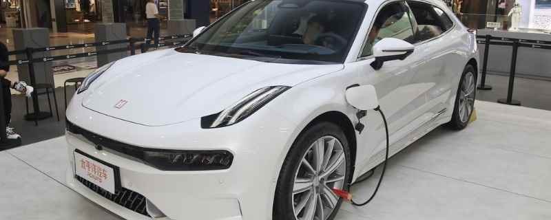 汽车倒车灯为什么只有一个亮(汽车倒车灯只有一个亮的原因)