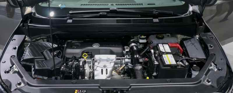 发动机机油加多少合适(汽油的机油一般加多少升它的标准为多少)