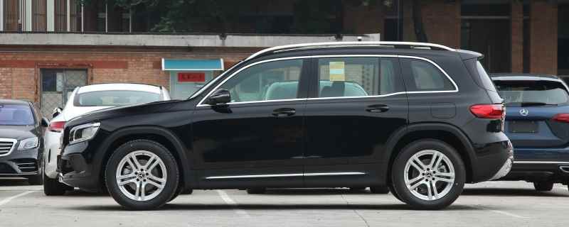 奔驰e240车门是什么材质