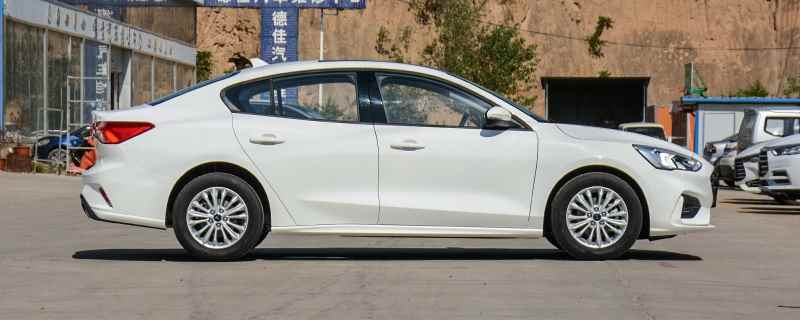 福特focus是什么车(新福克斯2020款外观有所升级 EcoBoost180锋潮型)