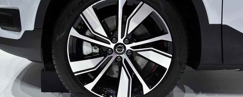 轮胎一次换4个还是2个