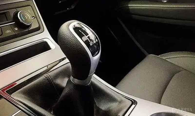 自动挡的车怎么开，自动挡车开车技巧图解