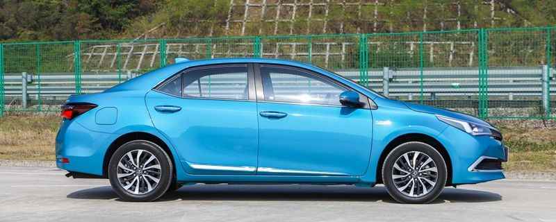 怎么看汽车油管(油管布置在油箱到车辆前方的发动机舱位置)