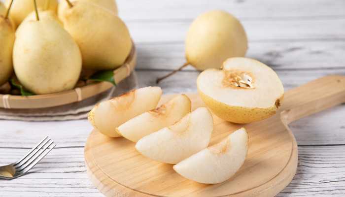 女人梦见从树上摘梨吃是什么意思(恋爱中的女人梦见从树上摘梨吃)