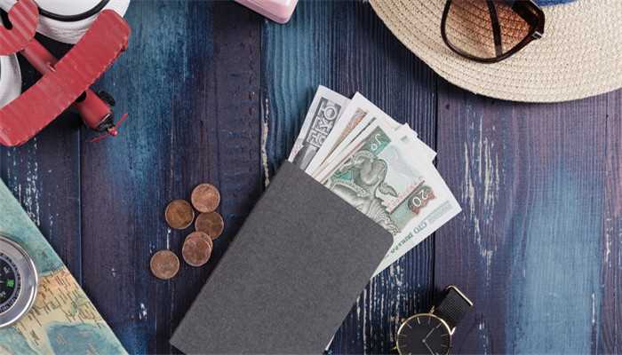 梦见别人捡钱自己在现场