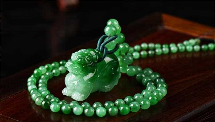 梦见捡玉石是什么意思(恋爱中的人做梦见捡到玉石原石)