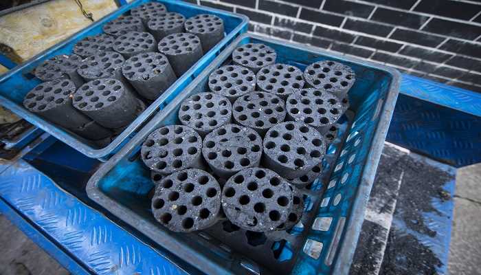 女人梦见黑煤块是什么意思