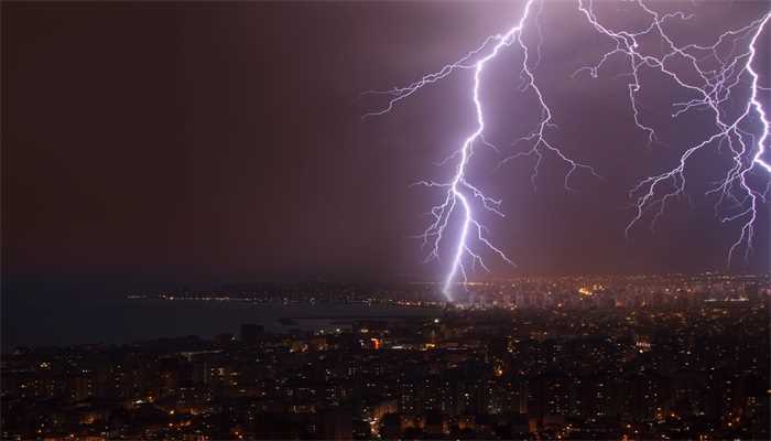 梦见自己家遭雷劈的梦境解析