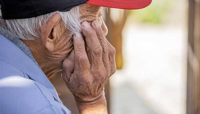 青年人梦见和死去的长辈说话