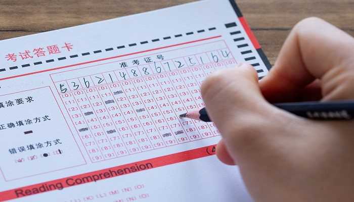 梦见考试找不到准考证很着急(梦见考试没带准考证的相关梦境解析)