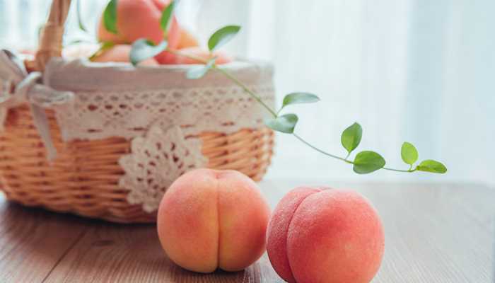 桃子的营养价值(桃子富含胶质物、铁、膳食纤维、维生素)