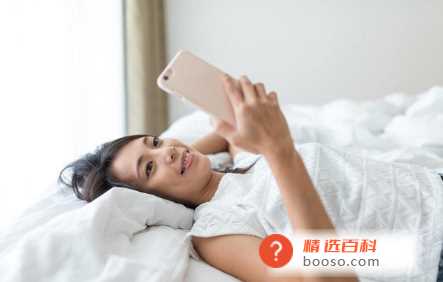 手机放在床头睡觉对人有危害吗