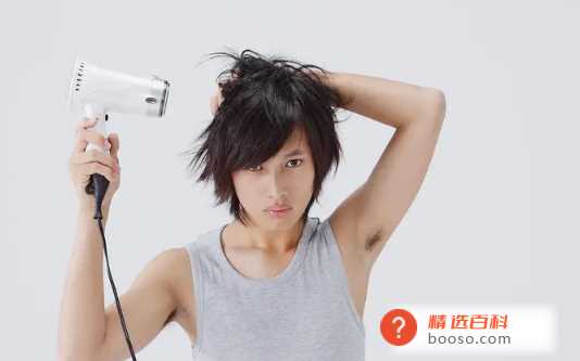 吹风机吹头发先吹发尾还是发根(吹风机吹头发是比较常见的一种头发护理方法)