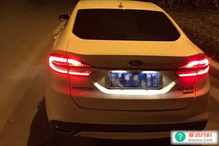 福特蒙迪欧尾灯一边亮一边不亮怎么回事