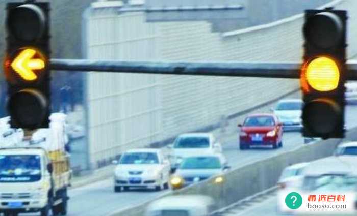 黄灯亮了闯过路口算不算违章