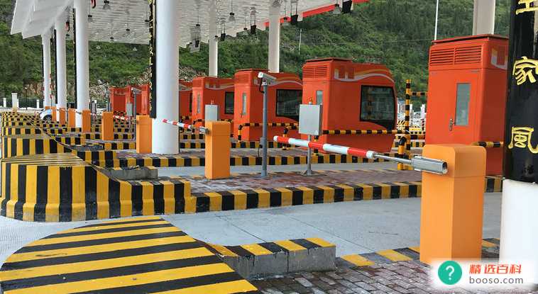 高速收费站撞坏一个杆要赔多少钱