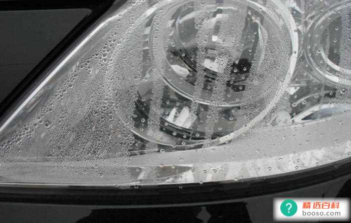 汽车前大灯里面有水汽怎么办