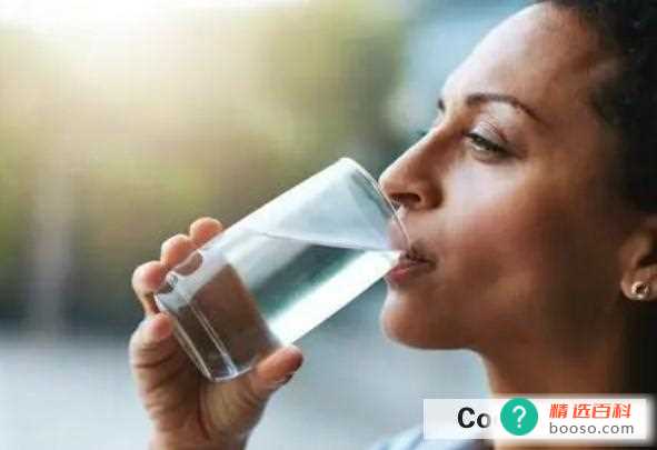 泡脚有哪些注意事项(泡脚时需要注意哪些问题)