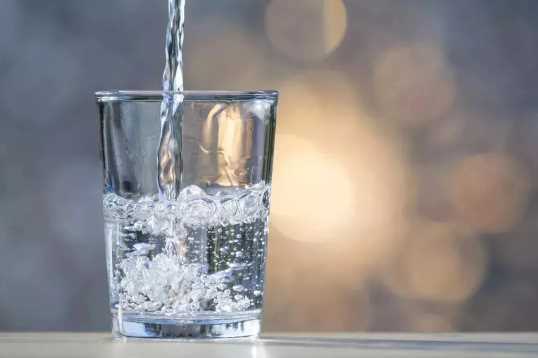 感冒发烧喝电解质水有好处吗