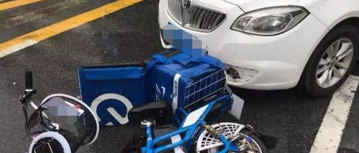 骑电动车闯红灯被车撞了怎么理赔