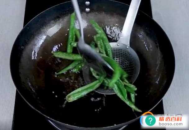 诱人的虎皮尖椒怎么做好吃又简单(诱人的虎皮尖椒怎么做比较好吃)