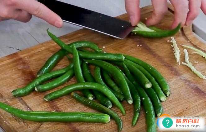 诱人的虎皮尖椒怎么做好吃又简单(诱人的虎皮尖椒怎么做比较好吃)