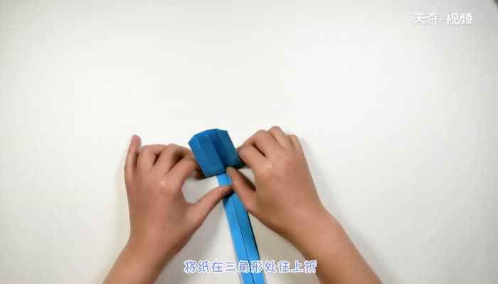 折纸武器宝剑(蓝色A4纸怎么对齐中线折)
