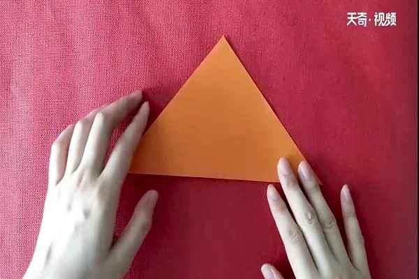 帽子怎么折(如何拿出一张正方形纸张)