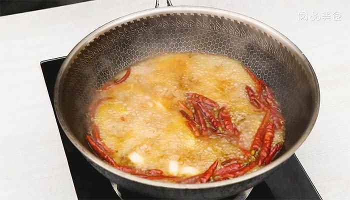 香辣鸭脖的做法(鸭脖怎么做最好吃)