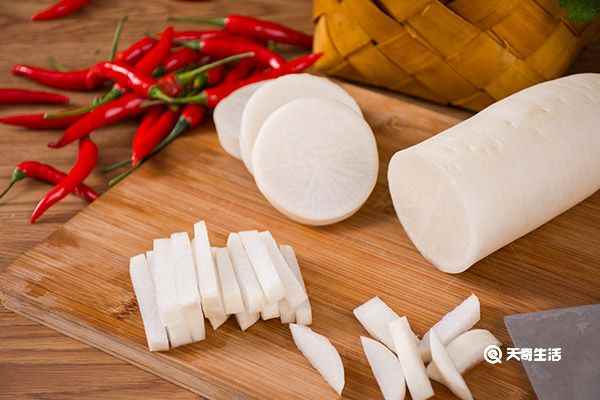 生吃白萝卜的功效与作用 生吃白萝卜的功效与作用是什么