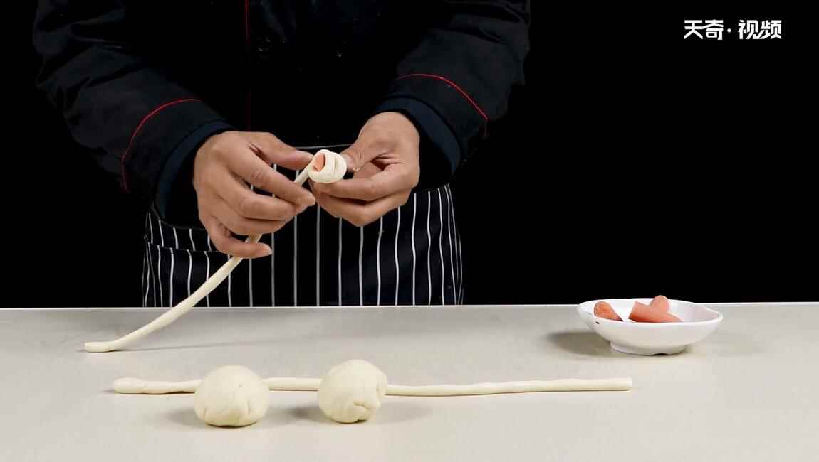 肠仔包怎么做(火腿肠的做法步骤有哪些)