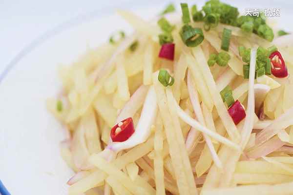 凉拌洋葱土豆丝的做法(小米椒丝的做法)