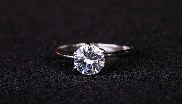 钻石分数是什么意思(钻石分数是国际上的宝石计量单位)