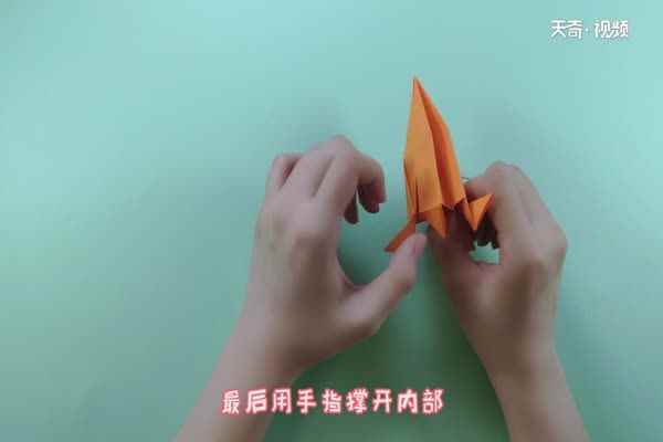 火箭怎么折(米字折痕后收拢成大三角形)