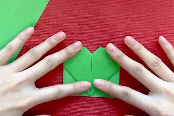 四叶草的折法(四叶草三片叶子怎么翻转)