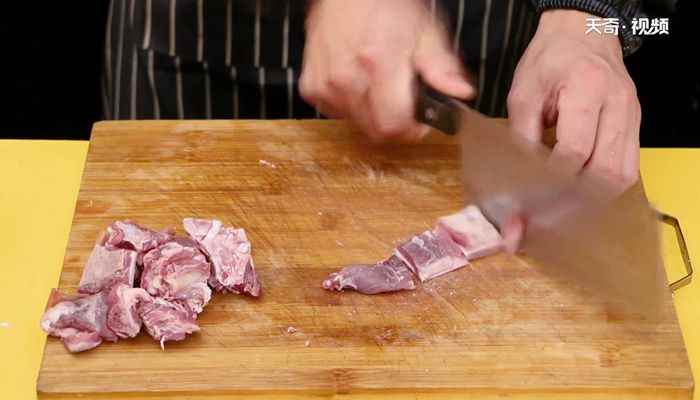 羊肉火锅的做法(羊肉怎么做最好吃)