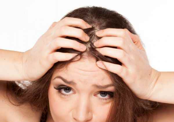 烫头发有什么危害(烫发会导致脱发、发质变差、引发过敏反应)