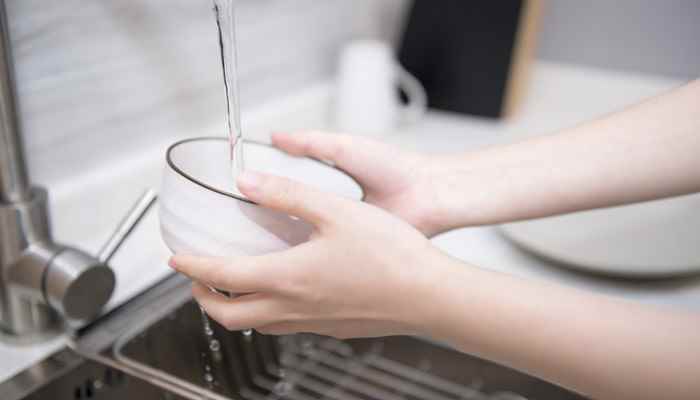 吃洗洁精会不会有事(误食少量洗洁精不会有事)