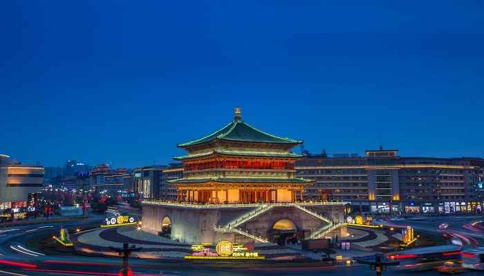 金陵晚望的翻译 金陵晚望的翻译是什么